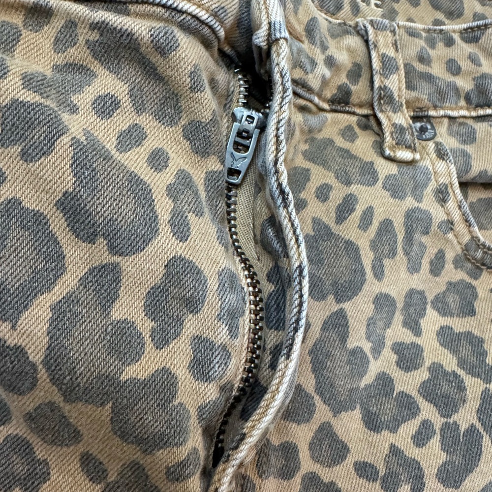 American Eagle Outfitters AE Stretch Leopard Low Rise Baggy Wide-Leg Pants 4 - Picture 4 of 11